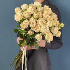 Кустовая пионовидная роза Саммер-роз 60 см