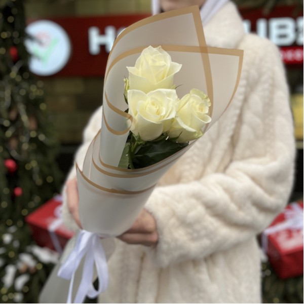 3 длинные белые розы 70 см