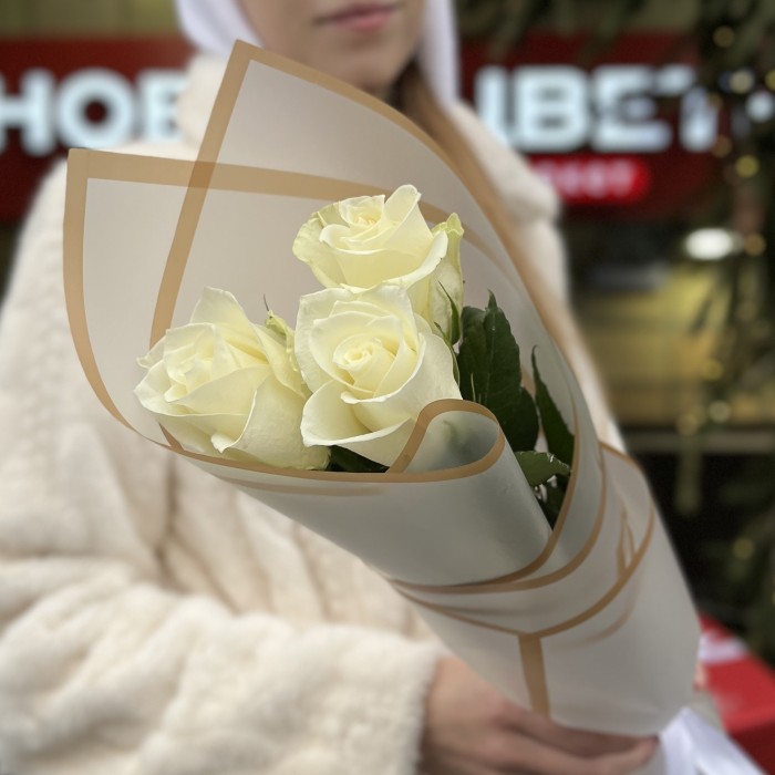 3 длинные белые розы 70 см