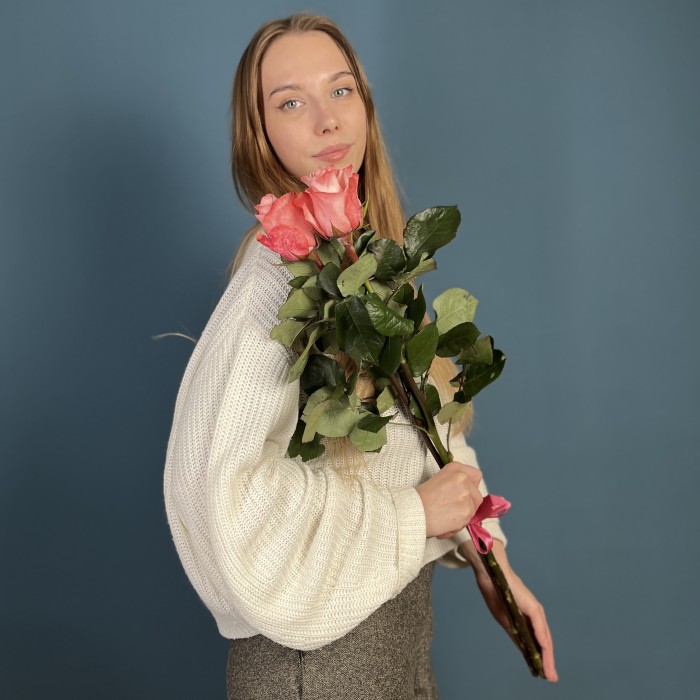 3 розовые розы Би Свит 80 см