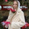 3 малиновые розы Такаци 50 см