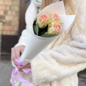 3 нежно-розовые розы Топ-гир 50 см 3 нежно-розовые розы Топ-гир 50 см