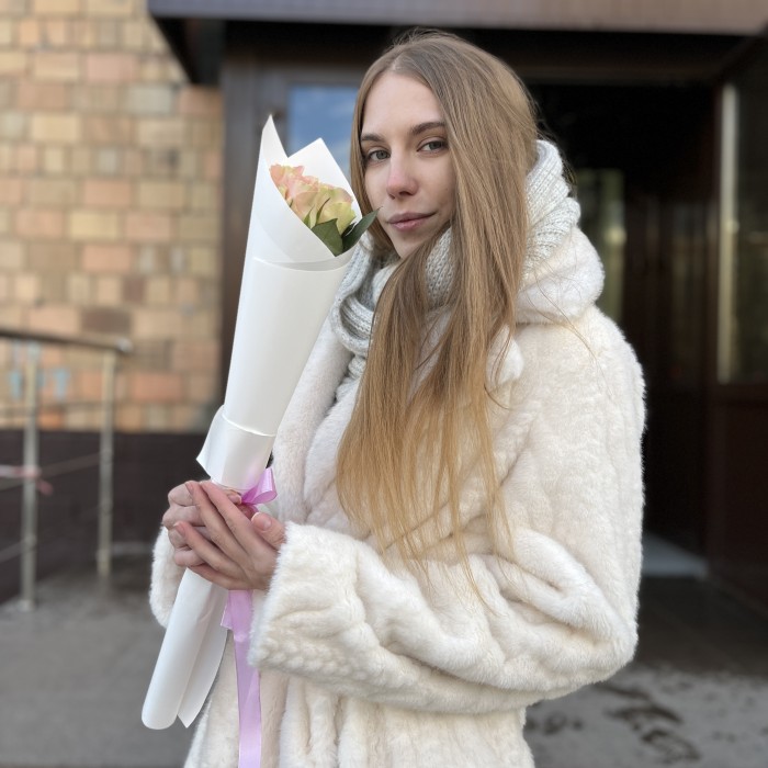 3 нежно-розовые розы Топ-гир 50 см