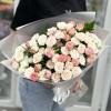 17 нежных кустовых роз микс