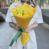 11 желтых  пионовидных роз Баттеркап 40 см