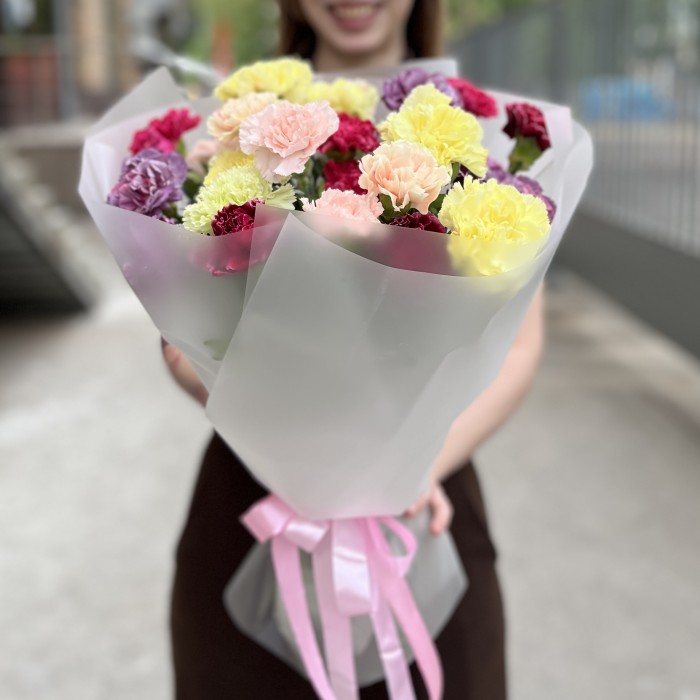 25 ярких праздничных гвоздик MIX