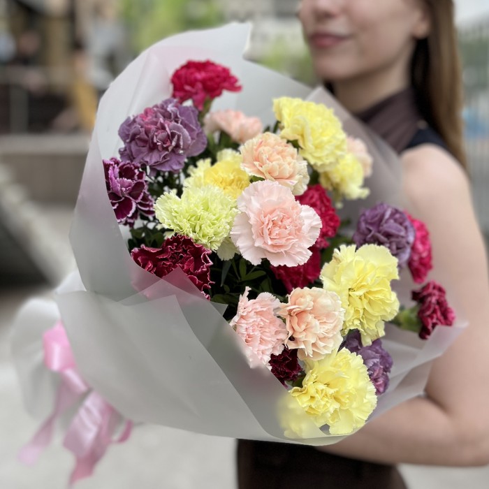 25 ярких праздничных гвоздик MIX