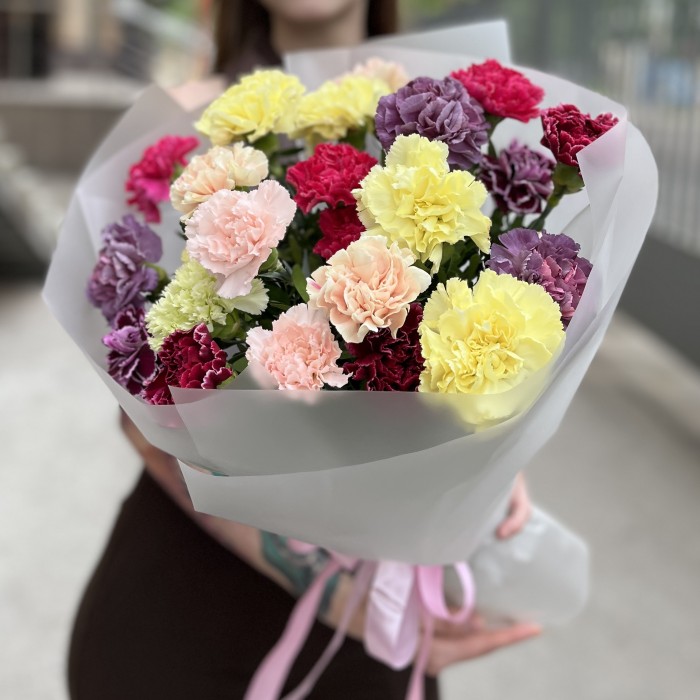 25 ярких праздничных гвоздик MIX