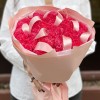 29 малиновых гвоздик