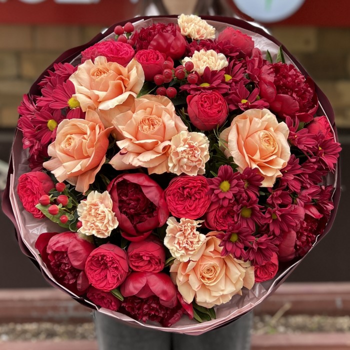 Авторский Букет с пионами и розами