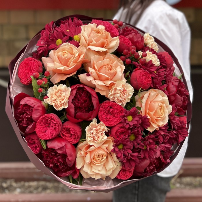 Авторский Букет с пионами и розами