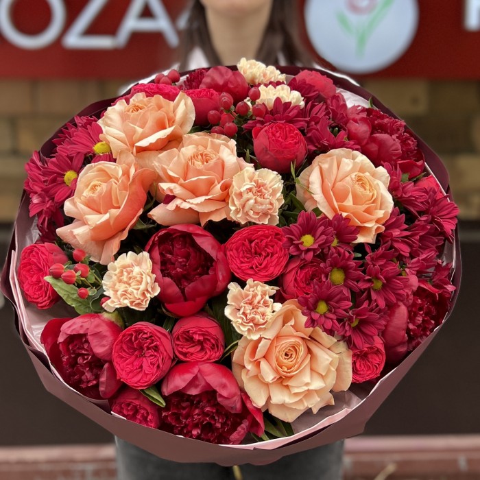 Авторский Букет с пионами и розами