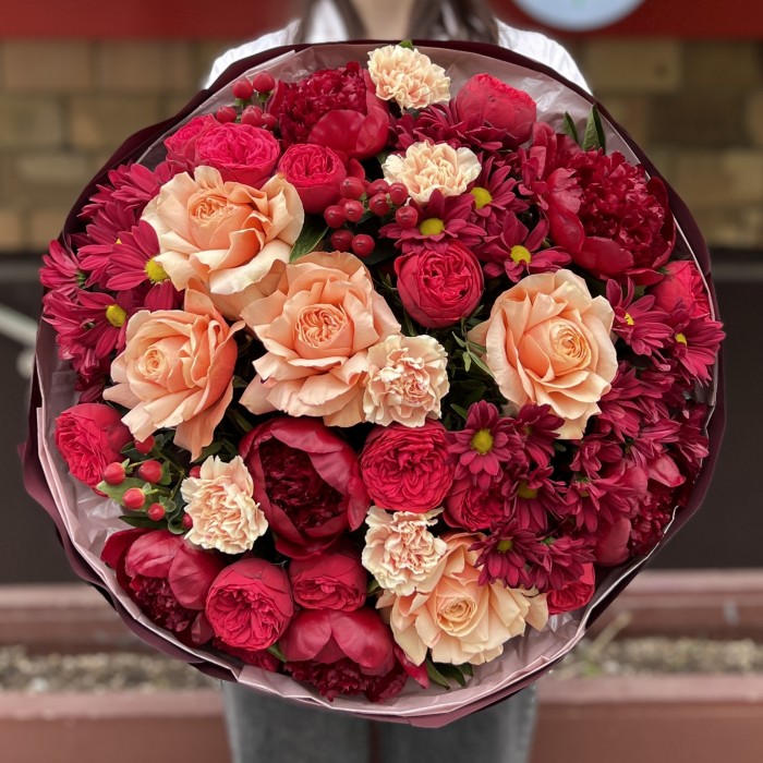 Авторский Букет с пионами и розами