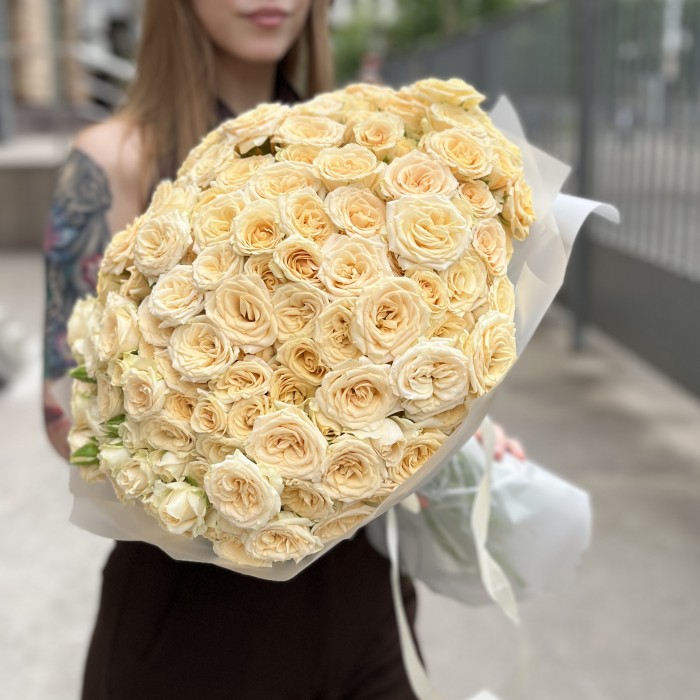51 кустовая кремовая роза Аксана 40 см