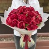 17 бордовых пионов Ред Шарм