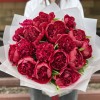 17 бордовых пионов Ред Шарм
