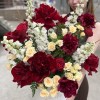 Авторская коробка с кустовыми розами и пионами