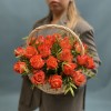 25 роз Тропикал Амазон в корзине