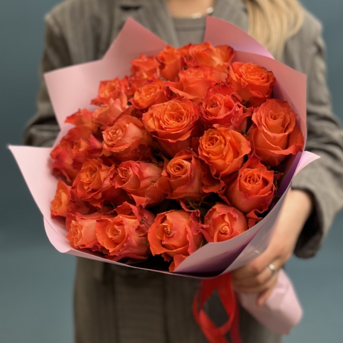 25  оранжевых роз Тропикал Амазон