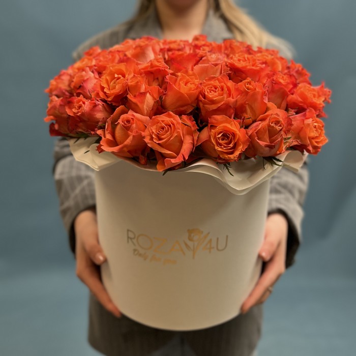 51 роза Тропикал Амазон в коробке