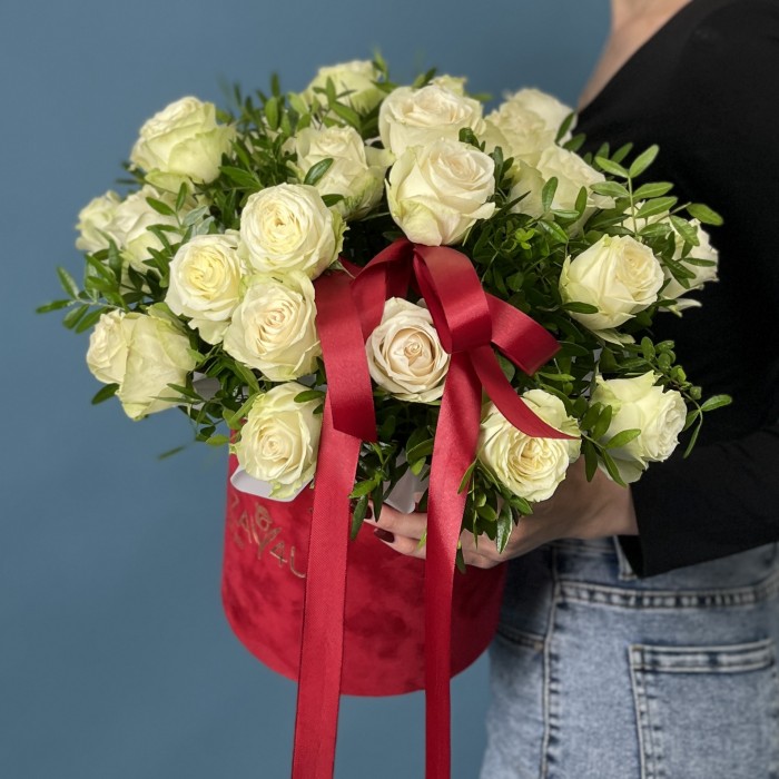 Бархатная коробка с розами на Рубиновую свадьбу