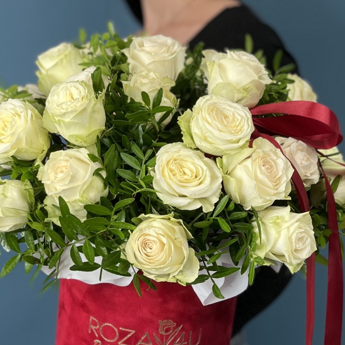 Бархатная коробка с розами на Рубиновую свадьбу