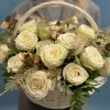 Корзина роз на золотую свадьбу