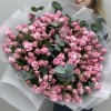 35 розовых кустовых роз Бердс Нест 60 см с эвкалиптом