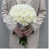 Букет невесты из 35 белых гвоздик