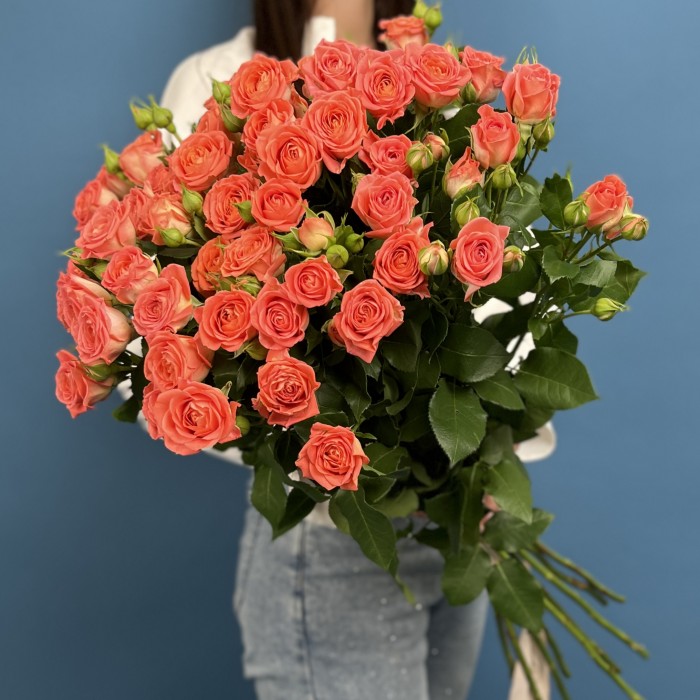 11 кустовых оранжевых роз Чарминг Бейб 80 см