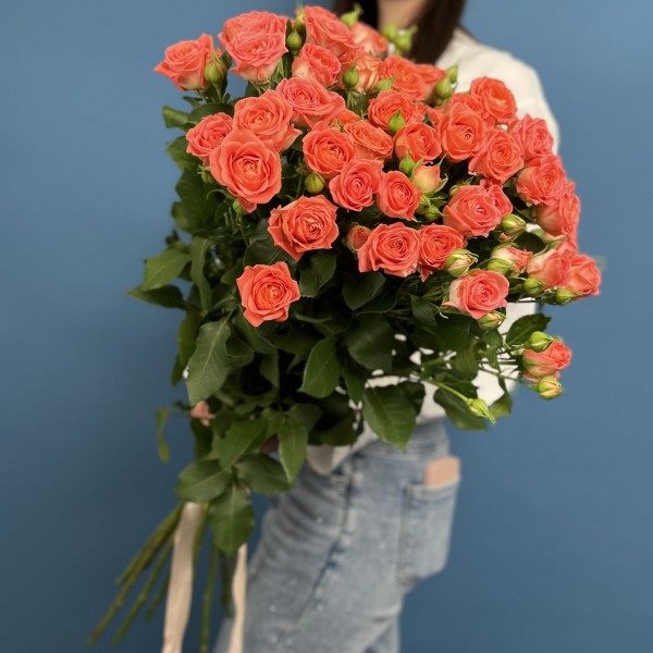 11 кустовых оранжевых роз Чарминг Бейб 80 см