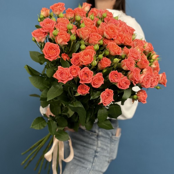 25 кустовых оранжевых роз Чарминг Бейб 70 см