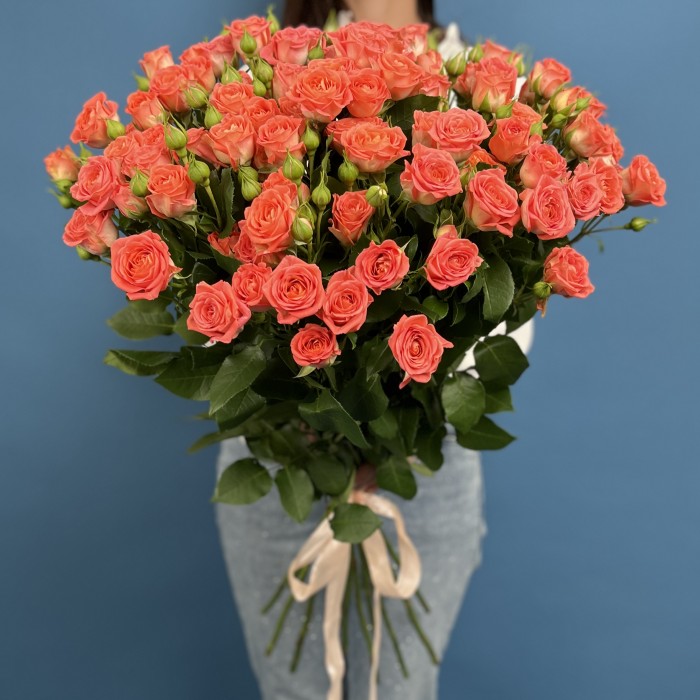 25 кустовых оранжевых роз Чарминг Бейб 70 см