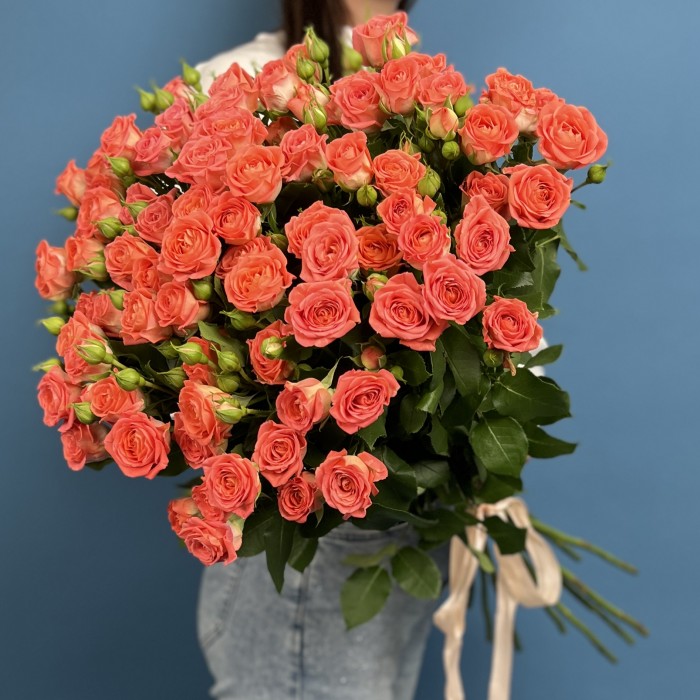 25 кустовых оранжевых роз Чарминг Бейб 70 см