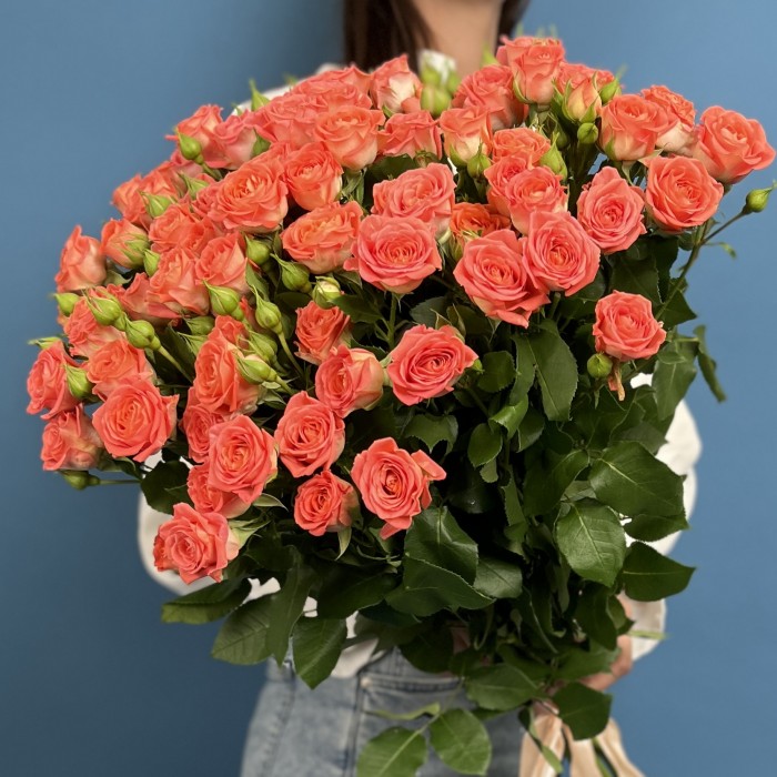 25 кустовых оранжевых роз Чарминг Бейб 70 см