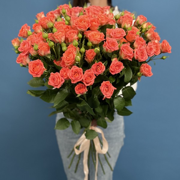 Кустовая оранжевая роза Чарминг Бейб 70 см