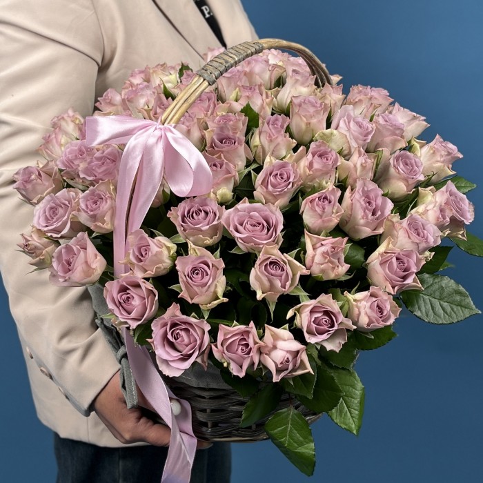 101 сиреневая роза Мемори Лейн в корзине