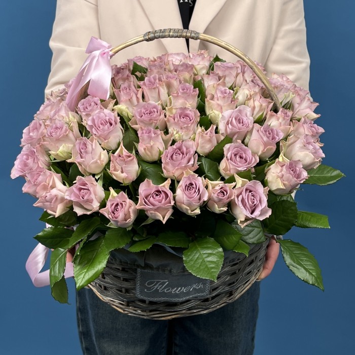 101 сиреневая роза Мемори Лейн в корзине