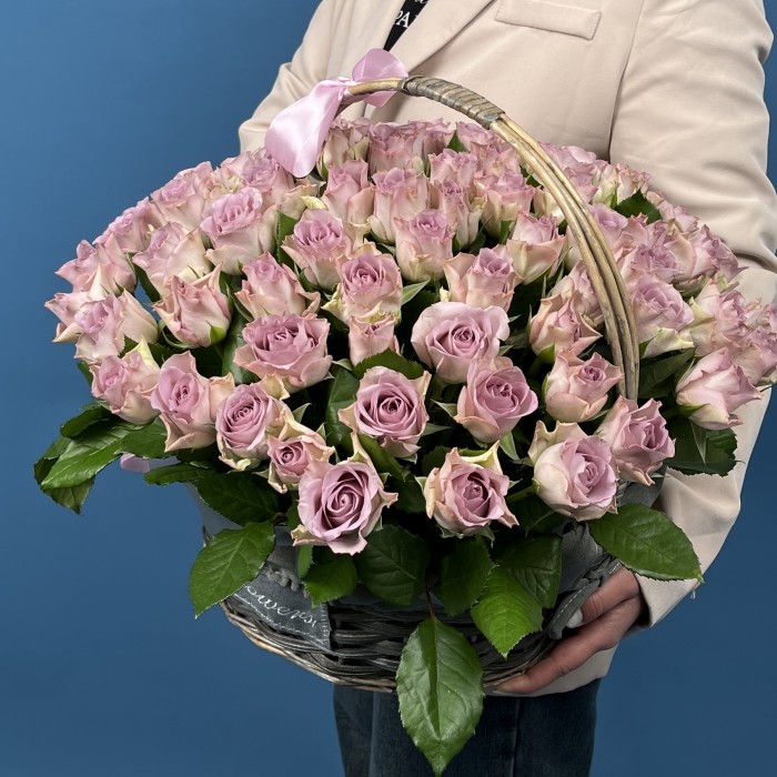 101 сиреневая роза Мемори Лейн в корзине
