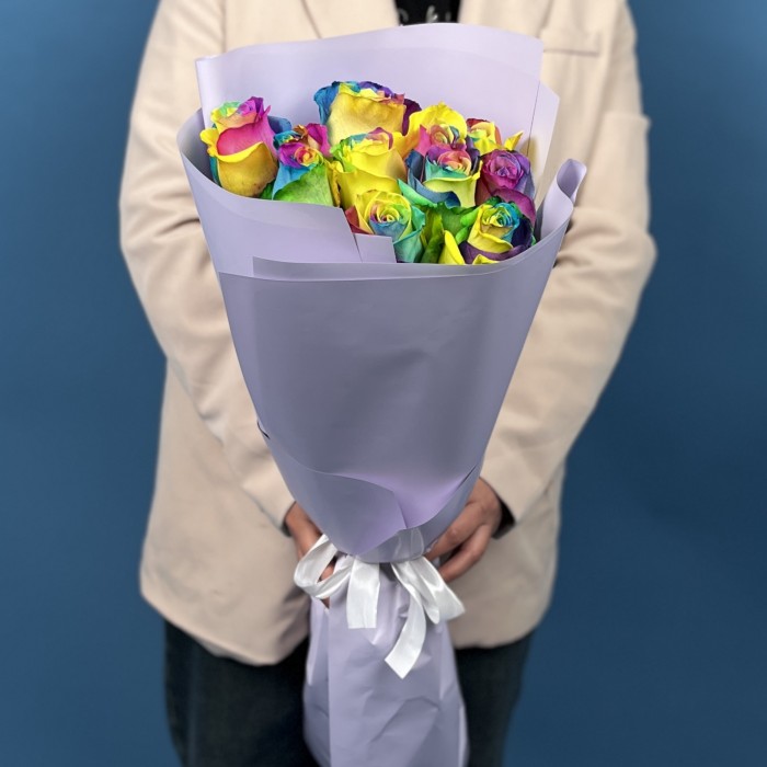 11 радужных роз 60 см