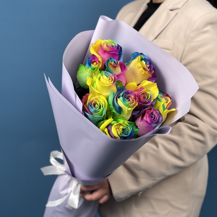 11 радужных роз 60 см