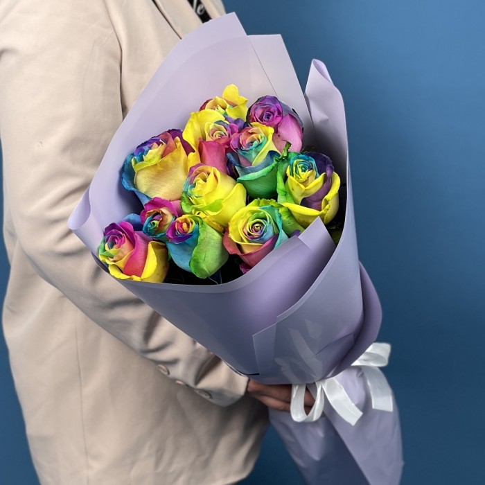 11 радужных роз 60 см