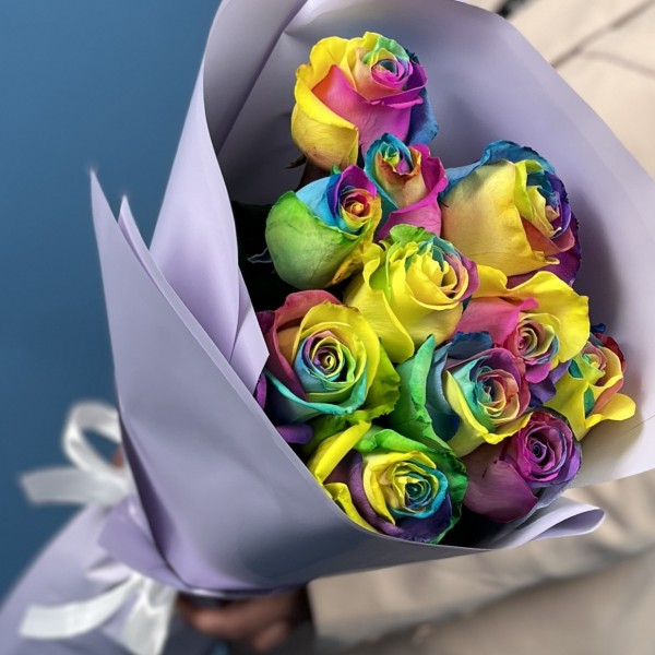 11 радужных роз 60 см