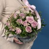 15 сиреневых роз Мемори Лейн в корзине