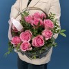 15 розовых роз Шугар Лав в корзине