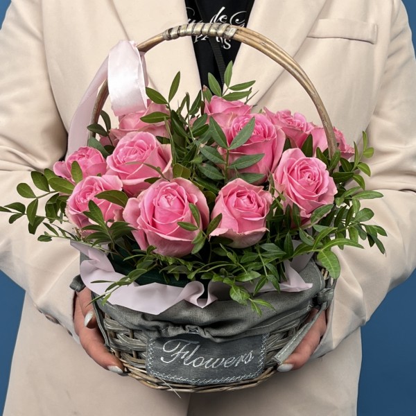 15 розовых роз Шугар Лав в корзине