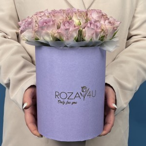 25 сиреневых роз Мемори Лейн в коробке