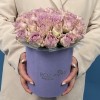 25 сиреневых роз Мемори Лейн в коробке