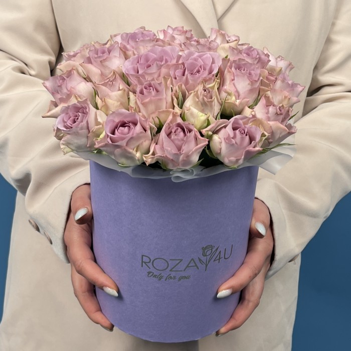 25 сиреневых роз Мемори Лейн в коробке