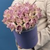 25 сиреневых роз Мемори Лейн в коробке